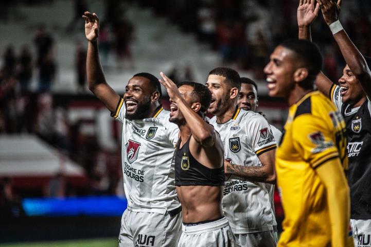 Voltaço elimina o Dragão e segue na Copa do Brasil