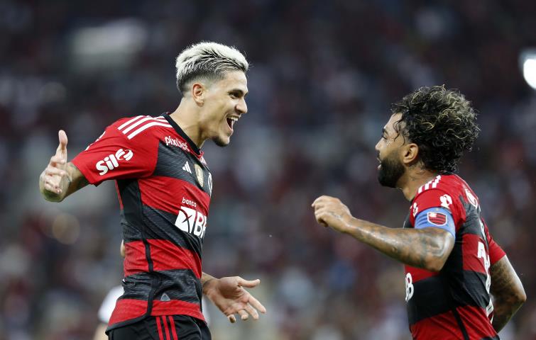 Flamengo vence o Vasco por 3 a 1 e está na final do Carioca - Fim