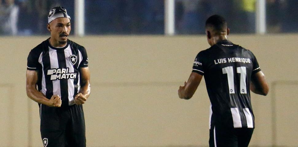 Botafogo arranca empate nos acréscimos e se classifica