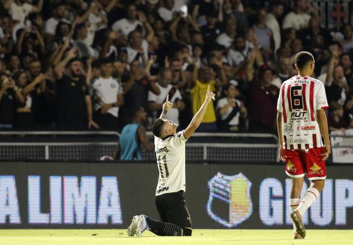 Vasco vence o Bangu e garante a vantagem nas semifinais