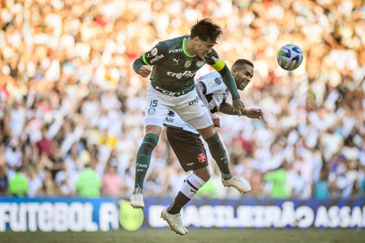 Vasco e Palmeiras empatam em jogão no Maracanã