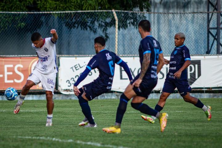 Cria do Gigante do Vale eufórico com o primeiro gol