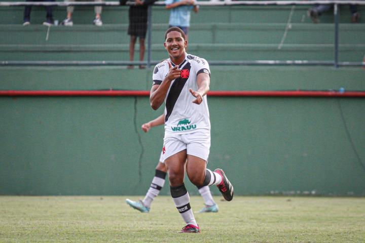 Vasco goleia o Bota e Fla-Flu fica no empate no Sub 20