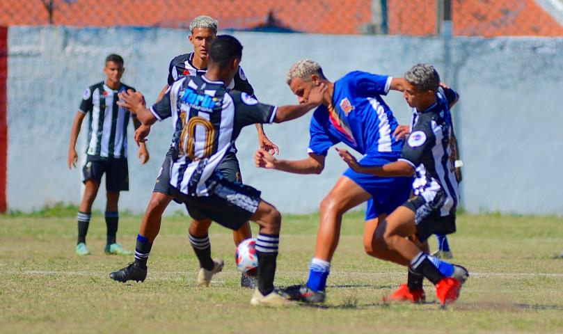 São Cristóvão ganha de novo e segue líder na Série C Estadual