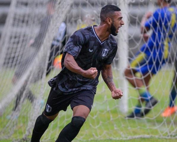 Atlético goleia e pula para a ponta da Série C Estadual