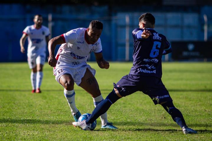 Resende arranca empate fora de casa