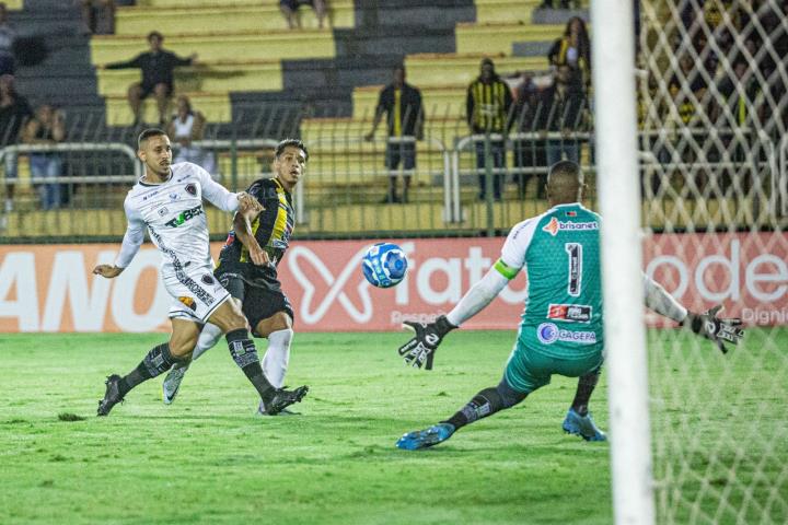 Voltaço vence e sobe elevador na Série C