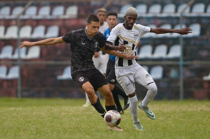 Uni Souza vence e garante vaga nas quartas da Série C