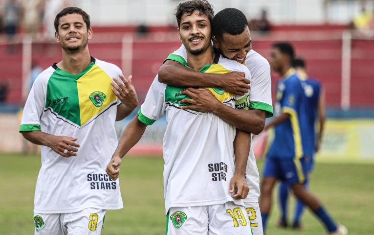 Feras estrangeiras reforçam a Série B do futebol a partir de domingo — CBDV