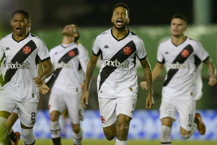 Vasco volta a vencer no Brasileirão