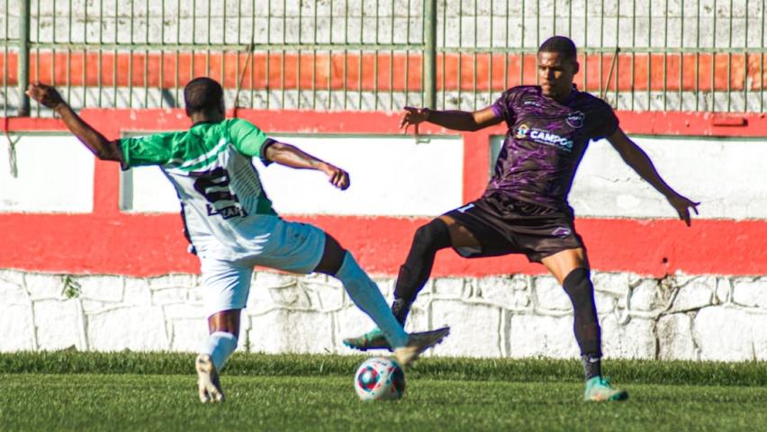 Uni Souza vence e cola no líder São Cristóvão