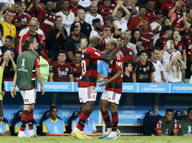 Fla bate o Racing e encaminha a classificação