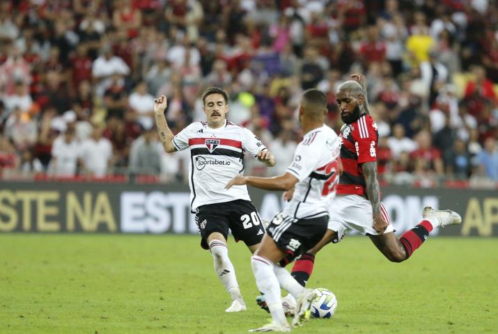 Fla e São Paulo ficam iguais no Maracanã