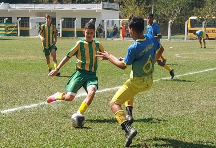 A bola rolou no Calcário das Escolinhas