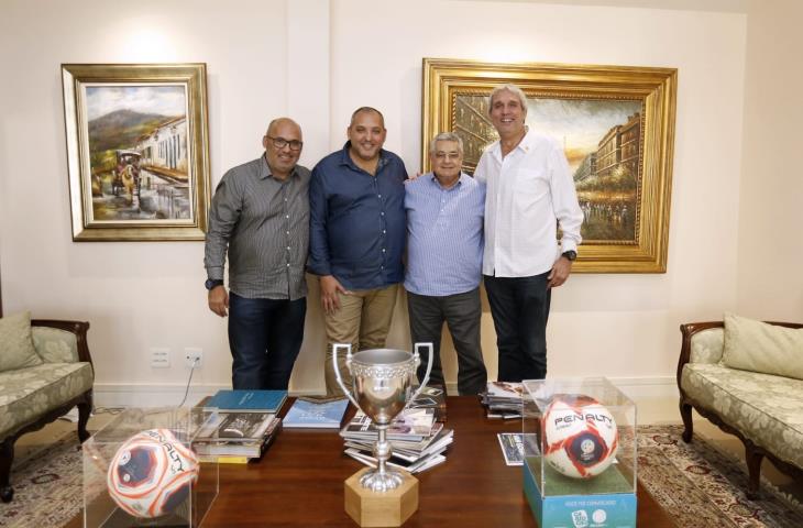 Prefeito de Tanguá apresenta plano esportivo: Liga, time e estádio