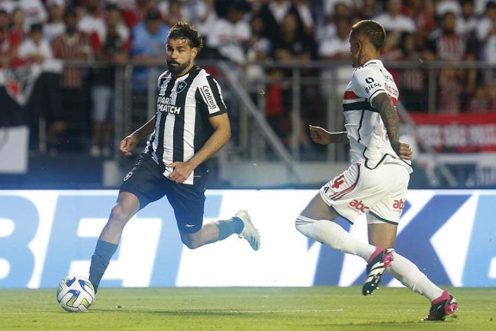 Botafogo mantém série invicta com empate no Morumbi