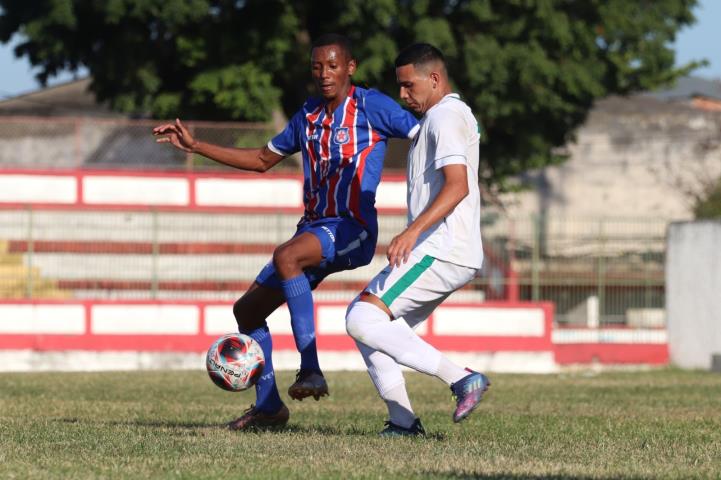 Barra da Tijuca e Friburguense ficam iguais na estreia