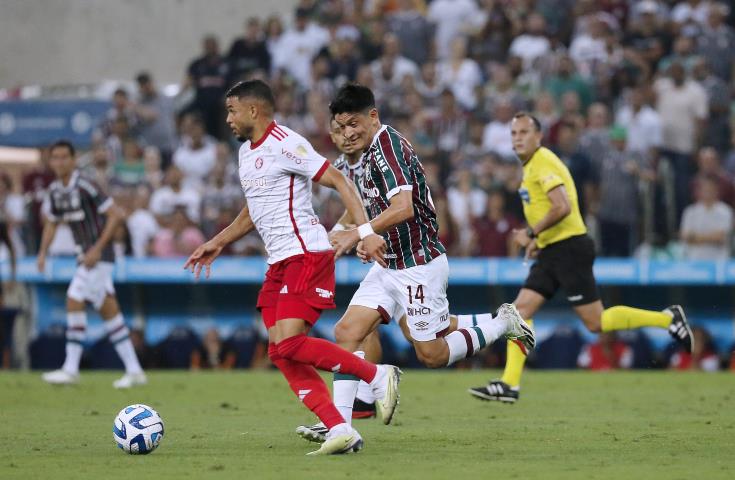 Fluminense e Internacional empatam em jogo eletrizante pela ida da