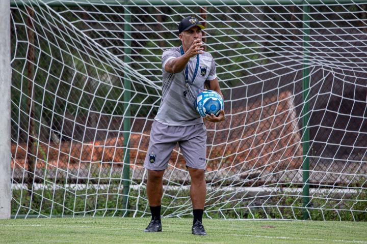 Técnico Felipe Loureiro projeta a estreia do Voltaço