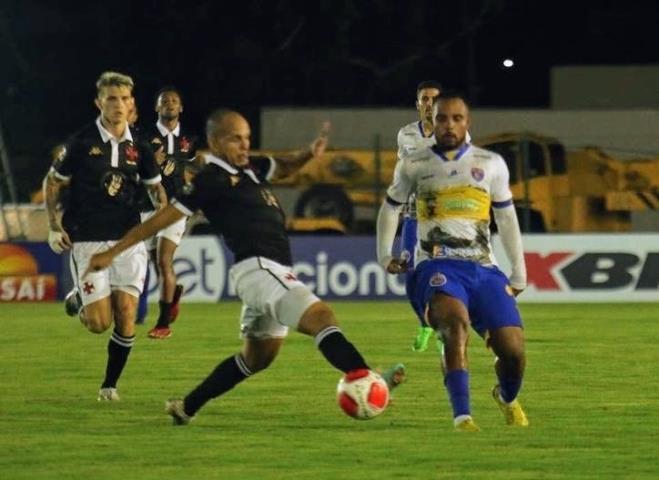 Chuva de gols no empate entre Sampaio e Vasco