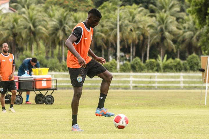 Thurram, ex-Goiás, reforça o Galinho da Serra