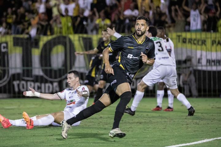 Voltaço sai na frente na final da Série C do Brasileiro