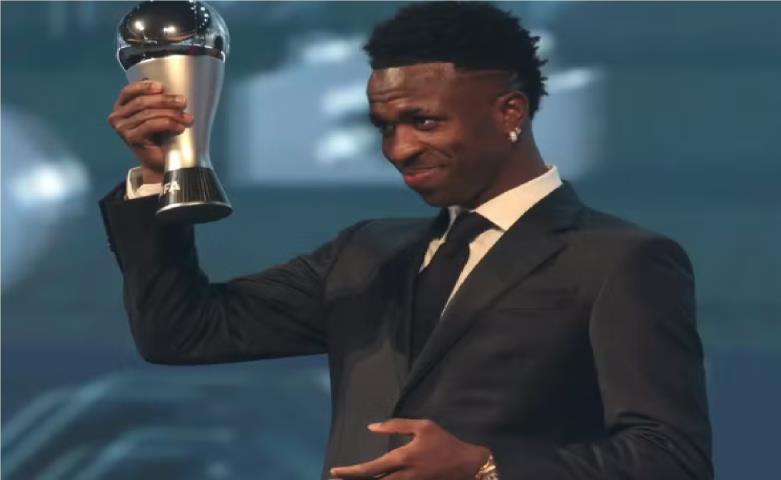 Vini Jr, cria do futebol carioca, é eleito o melhor do mundo