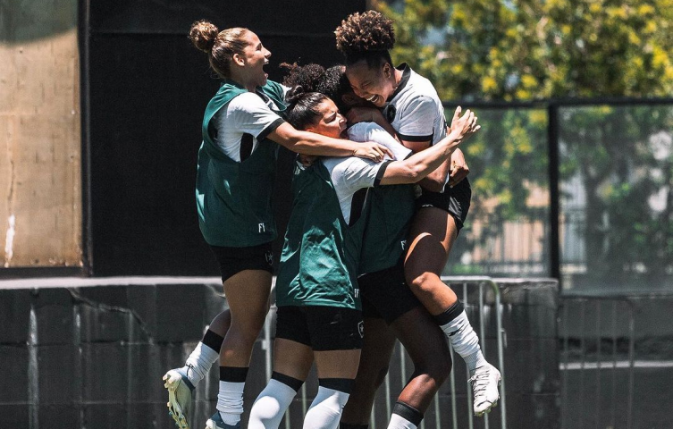 Gloriosas estreiam com vitória na Copa Rio Feminina