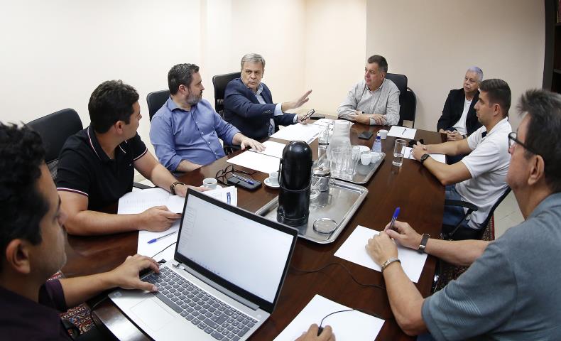 Fluminense e Vasco escolhem Bruno Mota para apitar o clássico