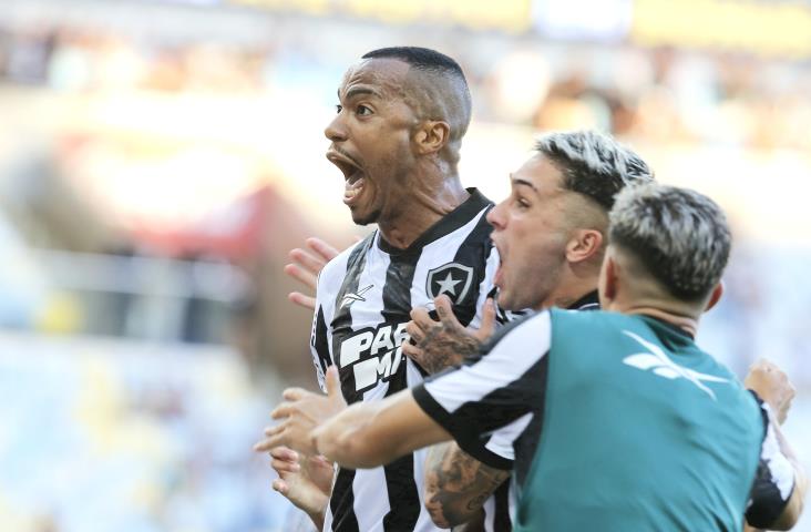 Vitória do Botafogo em clássico emocionante