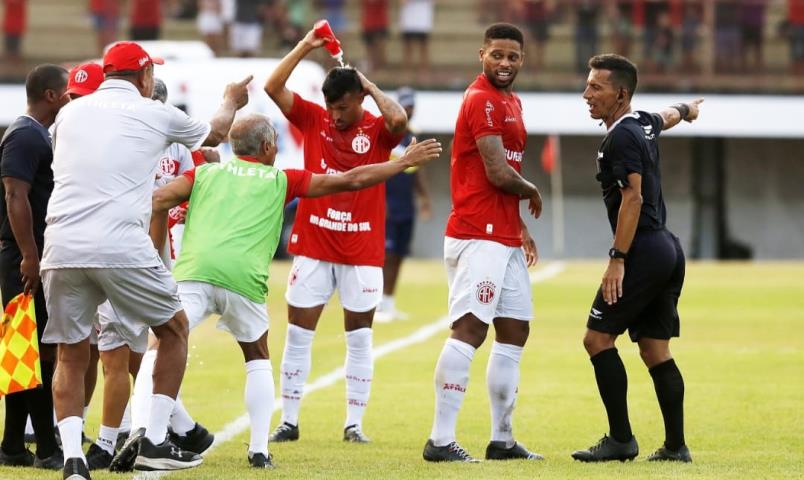 Vitória do America para Romario ver
