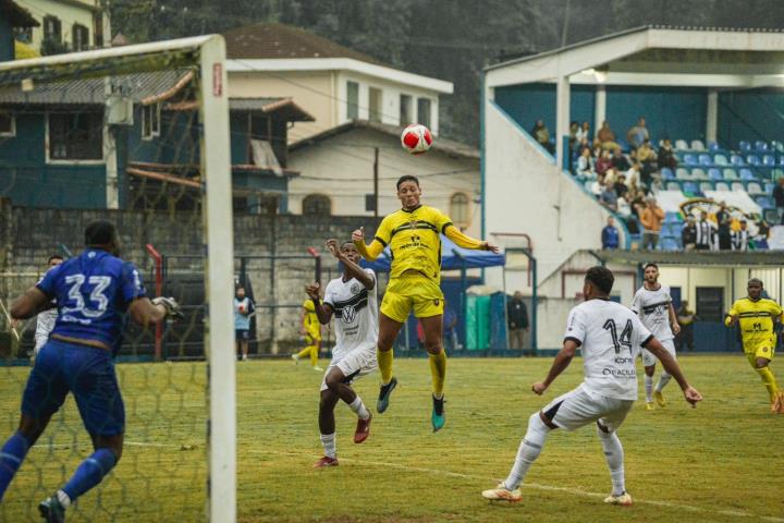 Petrópolis vence a primeira na Taça Santos Dumont