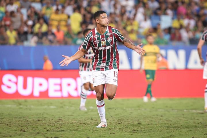 Flu presenteia sua torcida com vitória no dia do aniversário
