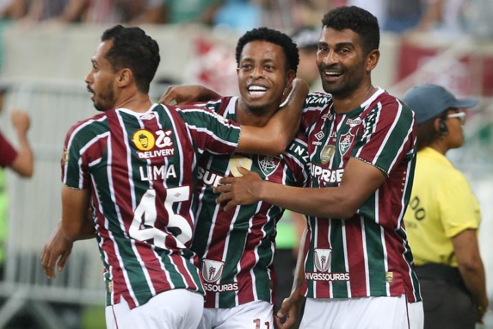 Flu bate o São Paulo e se mantém fora do Z4 do Brasileirão