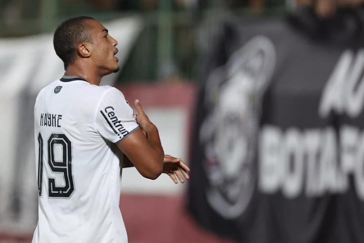 Gol no fim coloca o Botafogo no G4 do Carioca Superbet