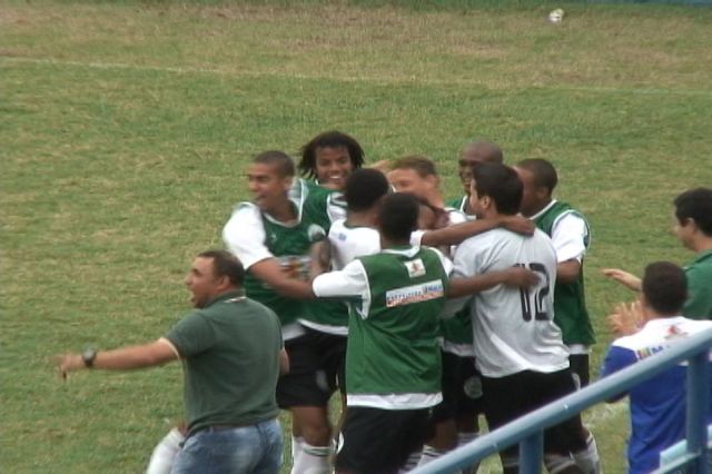 Serra Macaense Goleia e Garante Permanência na Série B