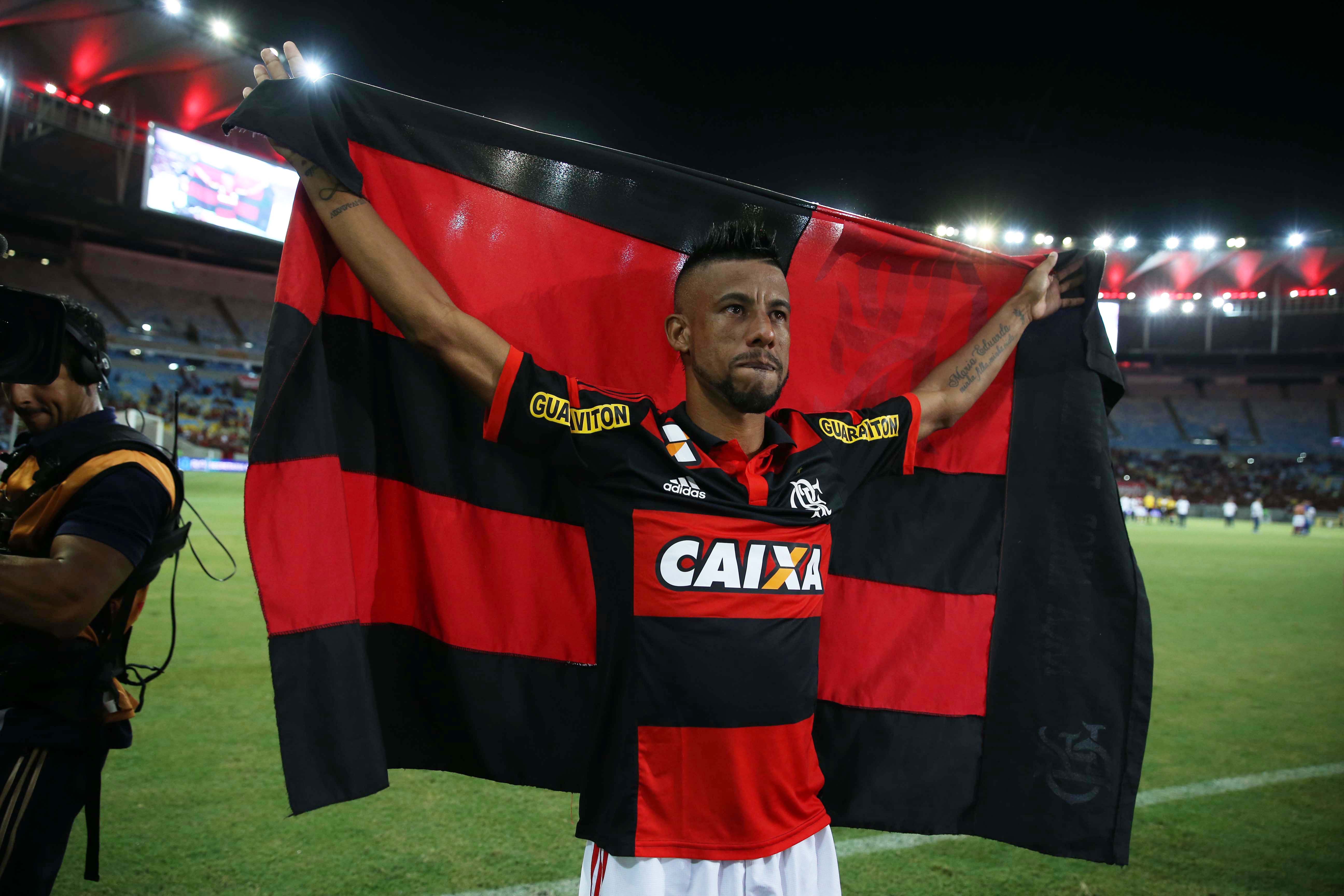 Léo Moura se despede do Flamengo em grande estilo