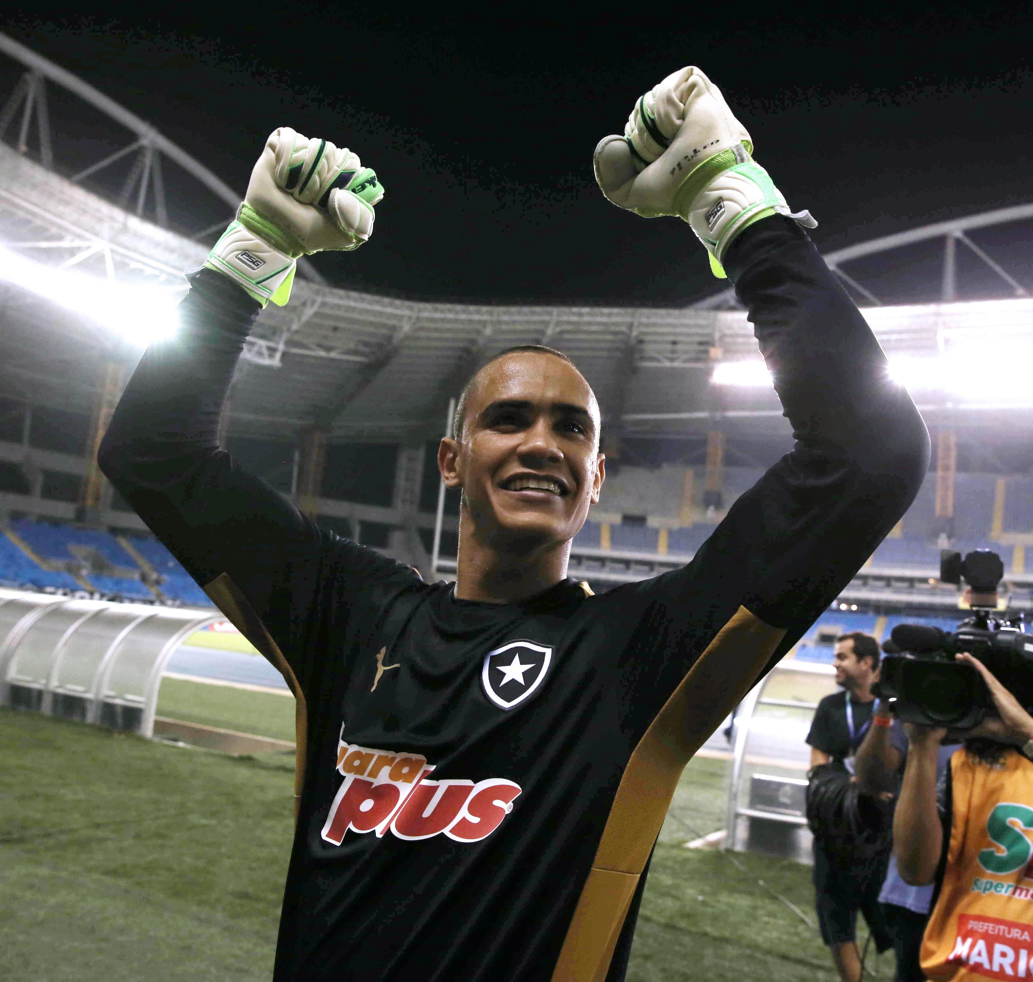 Botafogo vence nos pênaltis e está na final do Carioca