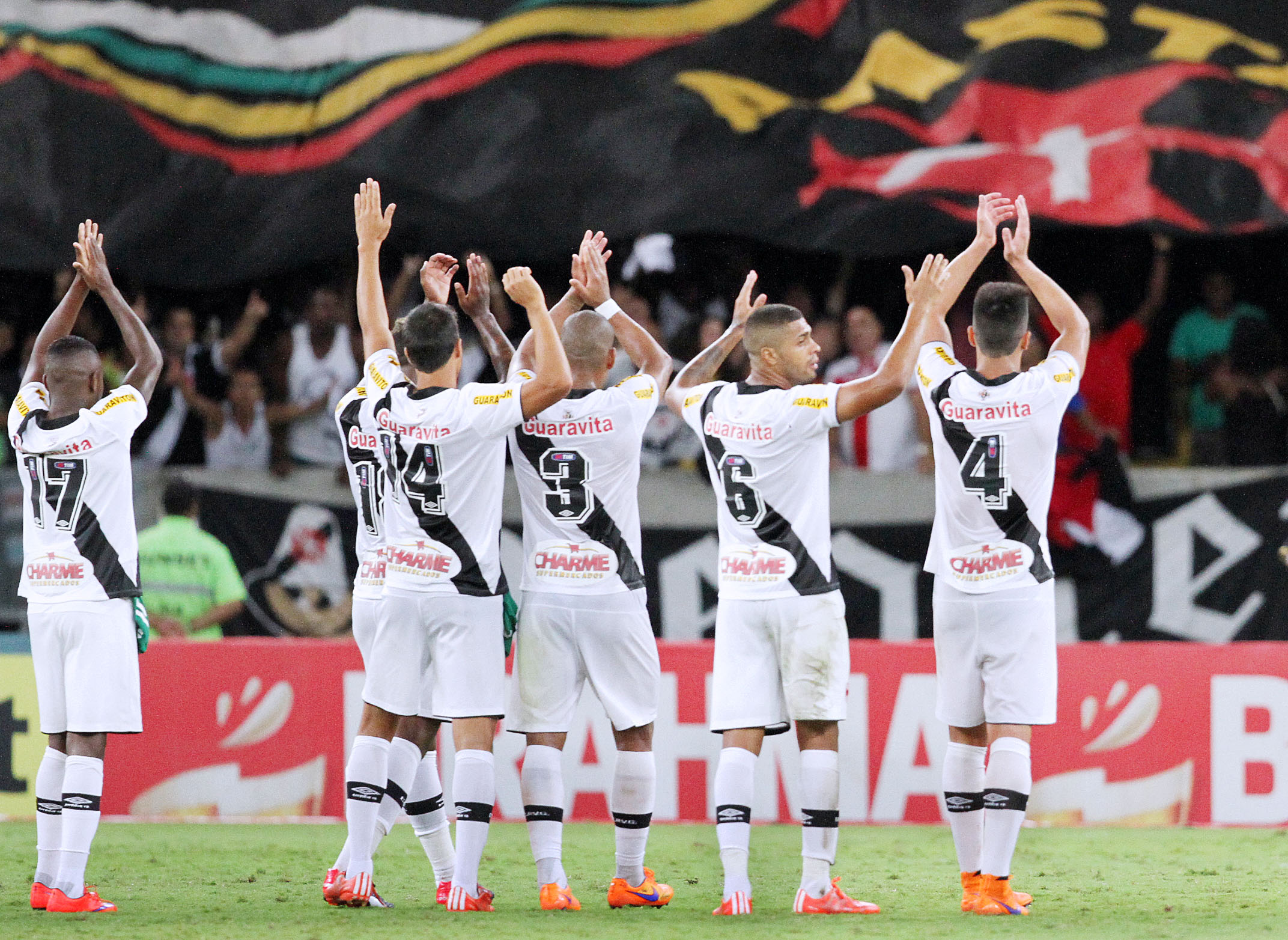 Vasco vence e abre vantagem na decisão do Carioca