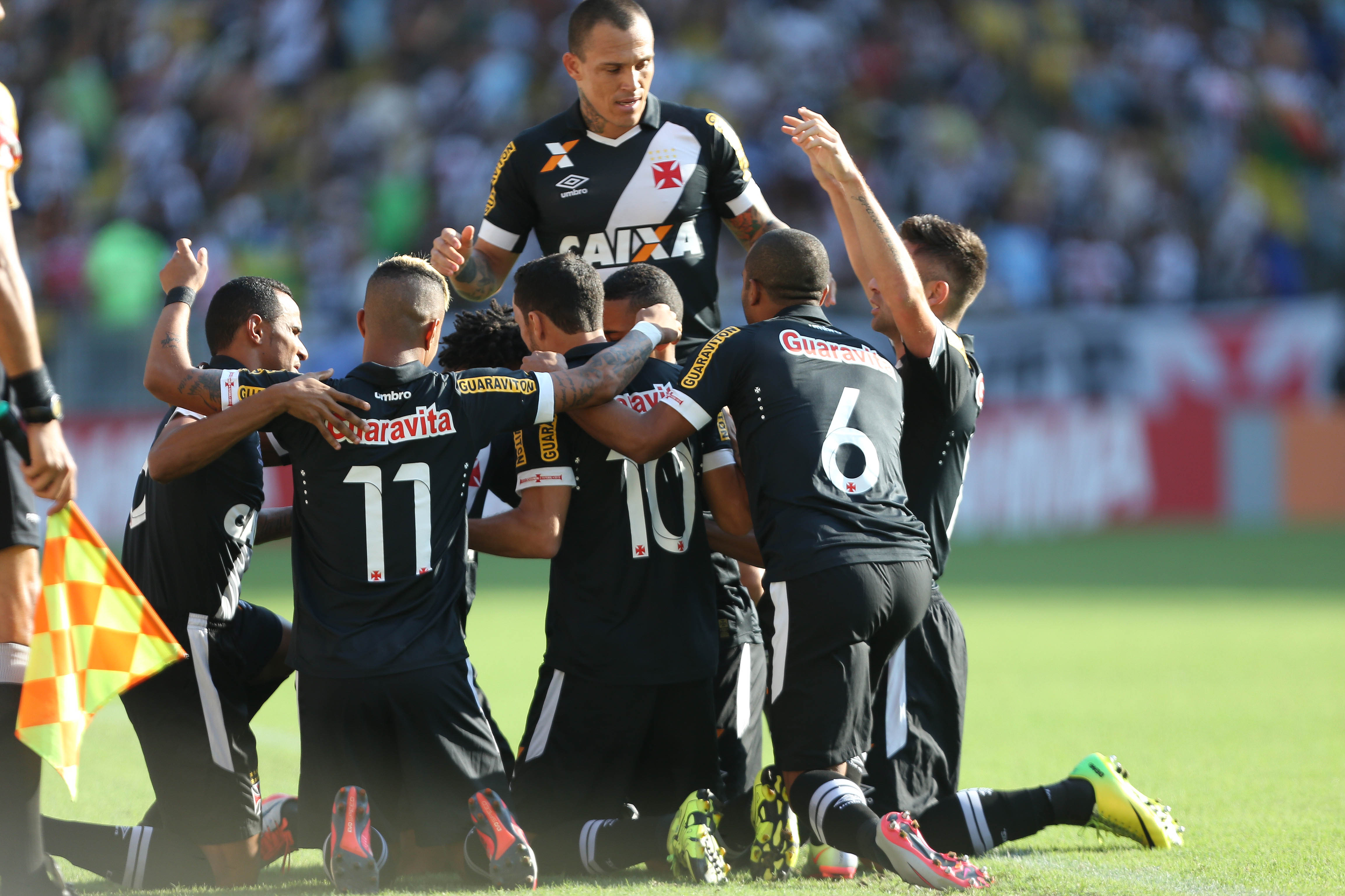 Vasco vence o Sport e deixa a lanterna do Brasileirão