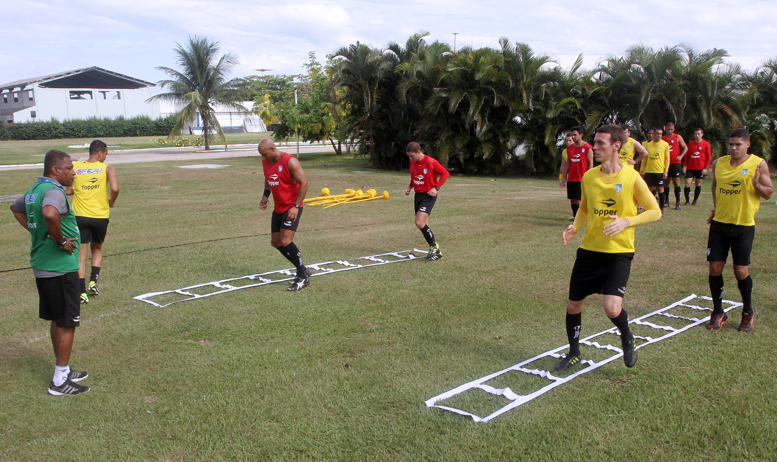 Árbitros e assistentes em mais um dia de treinamento em Saquarema 