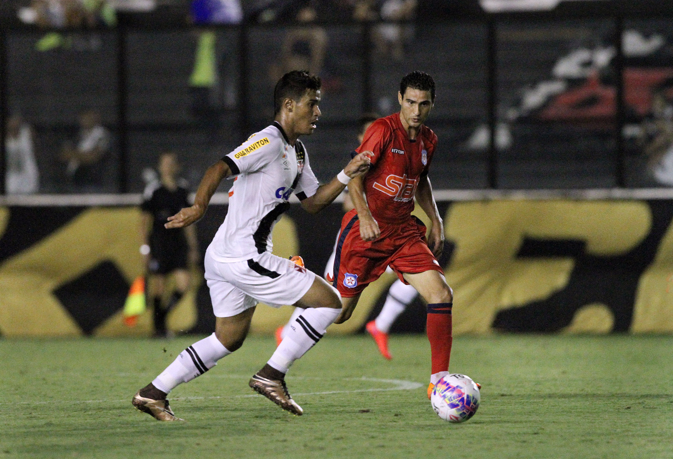 Vasco empata com o Friburguense em São Januário 