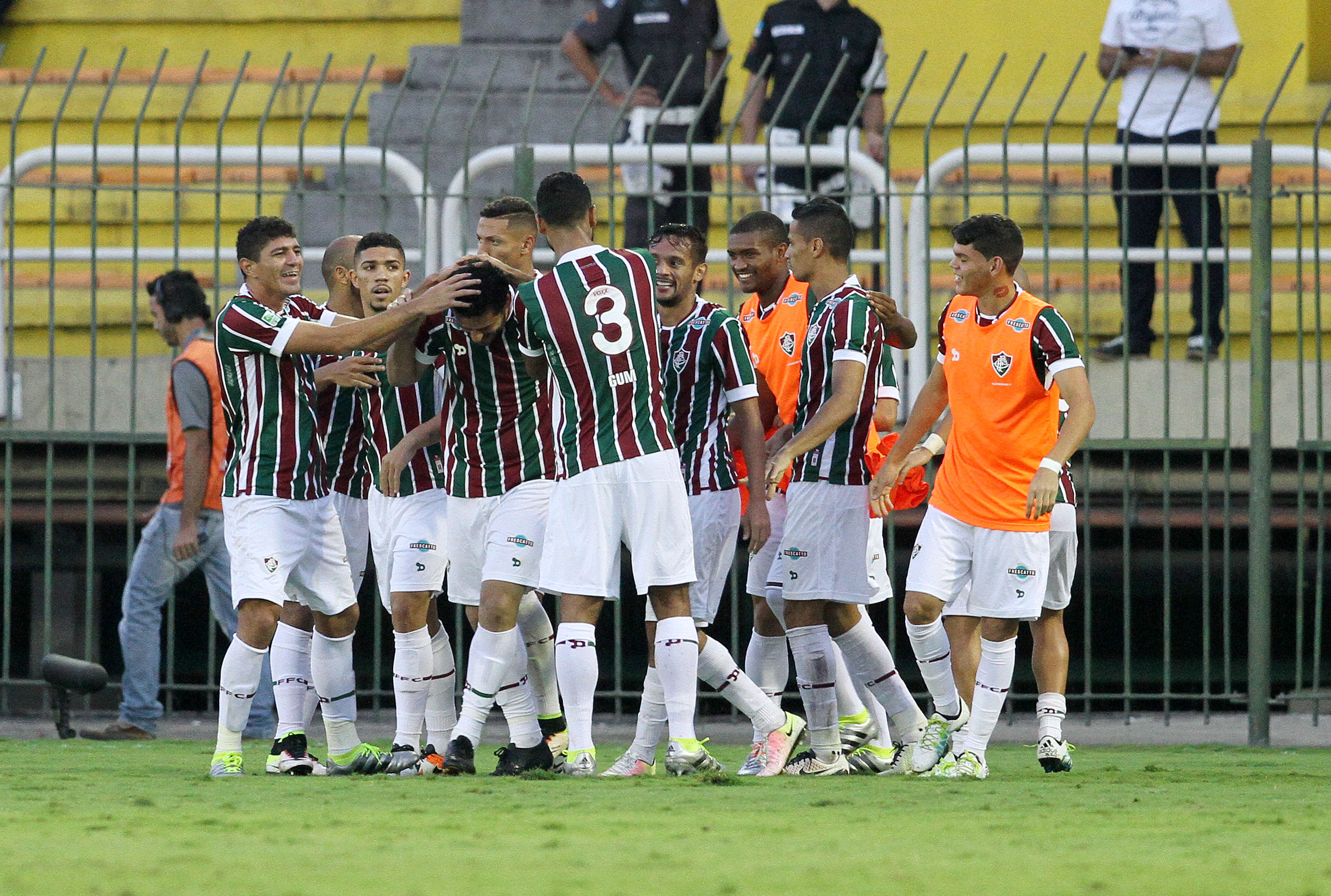 Fluminense vence o clássico e se reabilita no Brasileirão 