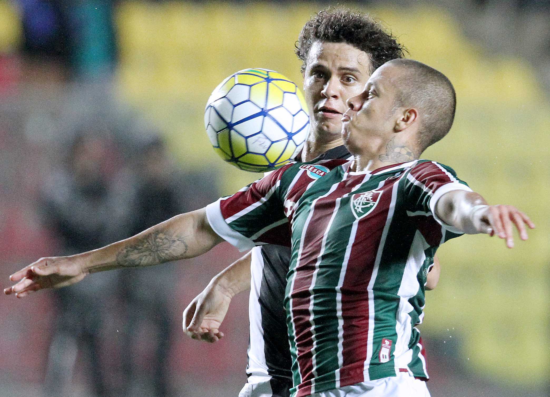 Fluminense e Santos se enfrentam em Cariacica