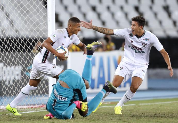 Fluminense vira Clássico Vovô e vence no Nilton Santos