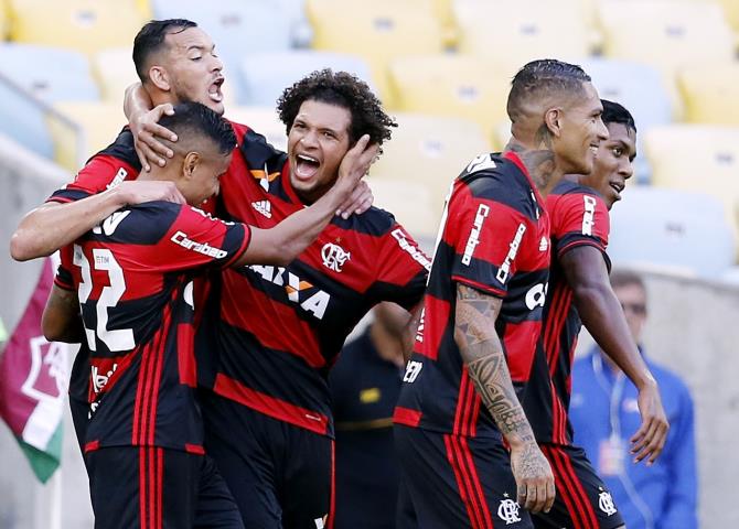 Flamengo sai na frente na decisão do Carioca