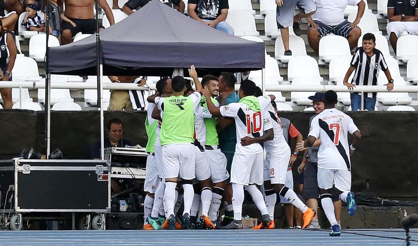 Vasco sai na frente na decisão do Carioca