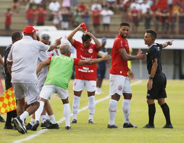 Vitória do America para Romario ver