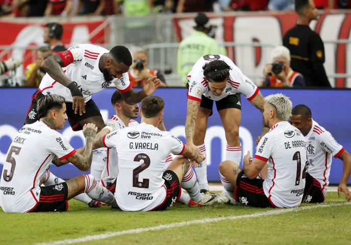 Goleada e virada do Flamengo sobre o Vasco no Maracanã